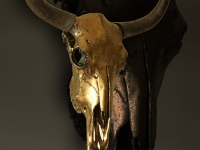jak-schedel-in-antique-bronze-metalic-op-sokkel